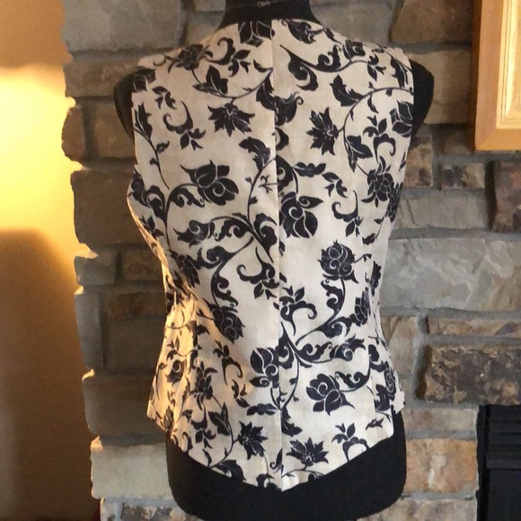 CHICO Black Vest with black & tan/gold patterned back 💐 - Picture 4 of 11